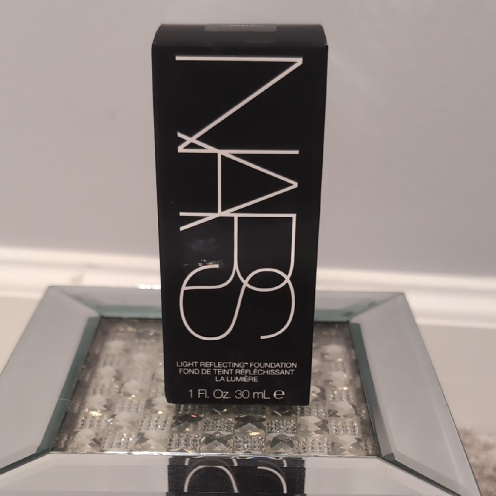 NARS Light Reflecting Foundation - Black